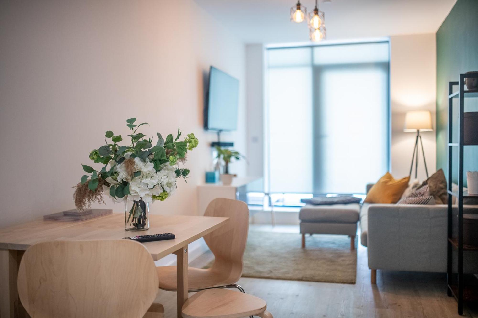 Modern And Spacious Apartment In Salford Quays Manchester Zewnętrze zdjęcie